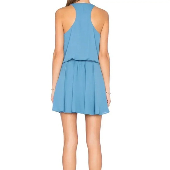 Krisa Revolve Brand NWT’s Surplice Flounce Dress in Fountain. Size medium - Picture 5 of 8